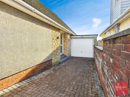3 bedroom Detached house for sale in Bron Y Bryn, Killay, Swansea, SA2