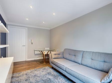 2 bedroom Flat to let in Weavers House, Manheim Quay, Marina, Swansea, SA1