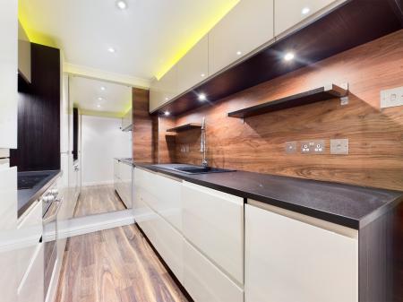 2 bedroom Flat to let in Weavers House, Manheim Quay, Marina, Swansea, SA1