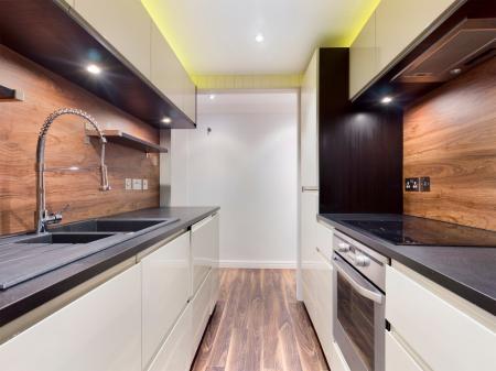 2 bedroom Flat to let in Weavers House, Manheim Quay, Marina, Swansea, SA1