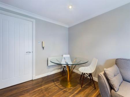 2 bedroom Flat to let in Weavers House, Manheim Quay, Marina, Swansea, SA1