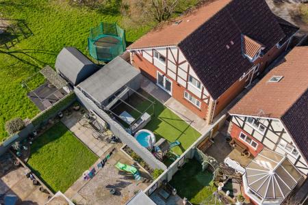 4 bedroom Detached house for sale in Clos Y Banc Yr Eithen, Gorseinon, Swansea, SA4