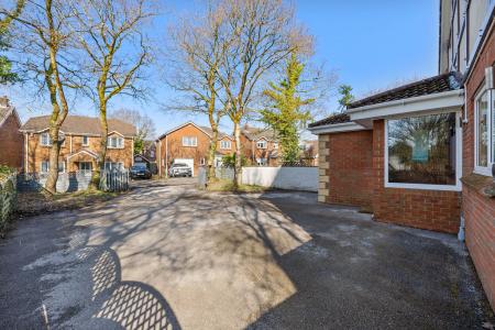 4 bedroom Detached house for sale in Clos Y Banc Yr Eithen, Gorseinon, Swansea, SA4