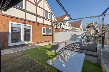 4 bedroom Detached house for sale in Clos Y Banc Yr Eithen, Gorseinon, Swansea, SA4