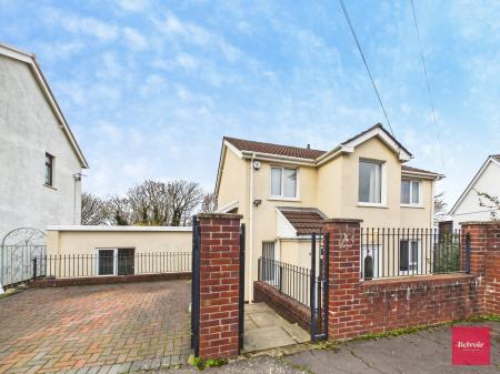4 bedroom Detached house to let in Wychwood Close, Langland, Swansea, SA3