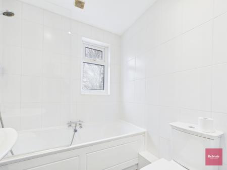 4 bedroom Detached house to let in Wychwood Close, Langland, Swansea, SA3