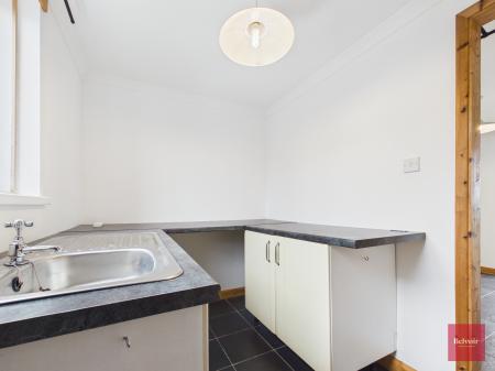 4 bedroom Detached house to let in Wychwood Close, Langland, Swansea, SA3