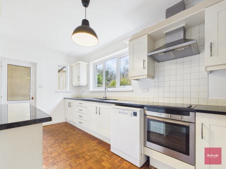 4 bedroom Detached house to let in Wychwood Close, Langland, Swansea, SA3