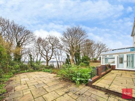 4 bedroom Detached house to let in Wychwood Close, Langland, Swansea, SA3