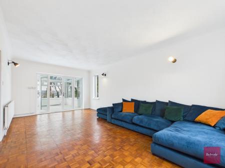 4 bedroom Detached house to let in Wychwood Close, Langland, Swansea, SA3