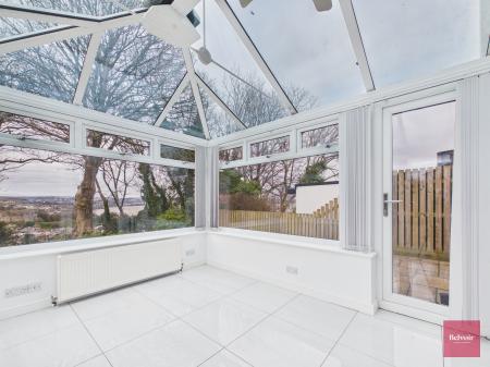 4 bedroom Detached house to let in Wychwood Close, Langland, Swansea, SA3