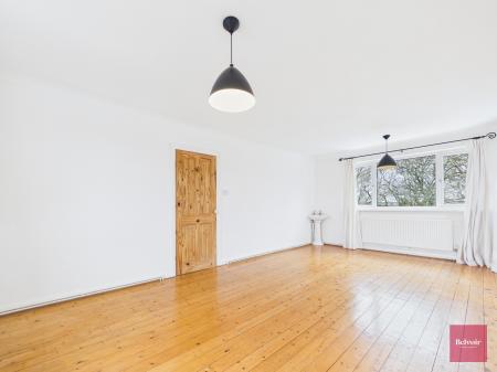 4 bedroom Detached house to let in Wychwood Close, Langland, Swansea, SA3