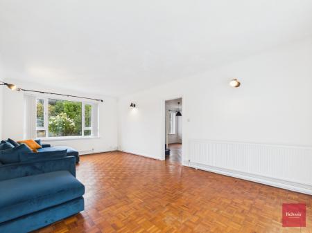 4 bedroom Detached house to let in Wychwood Close, Langland, Swansea, SA3