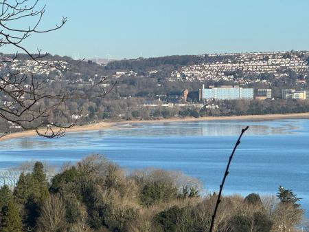 4 bedroom Detached house to let in Wychwood Close, Langland, Swansea, SA3