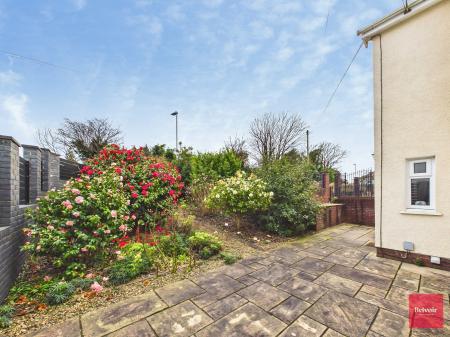 4 bedroom Detached house to let in Wychwood Close, Langland, Swansea, SA3