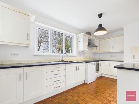 4 bedroom Detached house to let in Wychwood Close, Langland, Swansea, SA3