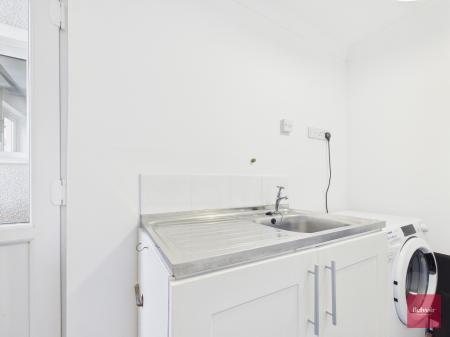 4 bedroom Detached house to let in Wychwood Close, Langland, Swansea, SA3