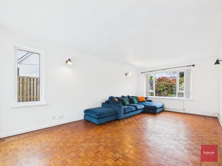 4 bedroom Detached house to let in Wychwood Close, Langland, Swansea, SA3