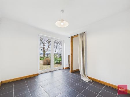 4 bedroom Detached house to let in Wychwood Close, Langland, Swansea, SA3