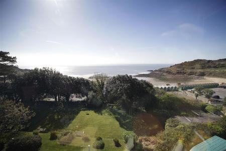 3 bedroom Flat to let in Langland Bay Manor, Langland, Swansea, SA3