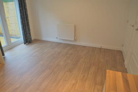 2 bedroom Terraced House to let in Morris Drive, Pentrechywth, Swansea, SA1