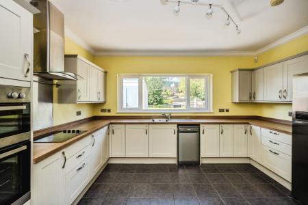 3 bedroom Detached house for sale in New Road, Jersey Marine, Swansea, SA10