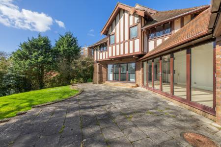 5 bedroom Detached house for sale in Groves Avenue, Langland, Swansea, SA3