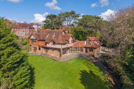 5 bedroom Detached house for sale in Groves Avenue, Langland, Swansea, SA3