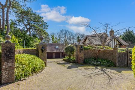 5 bedroom Detached house for sale in Groves Avenue, Langland, Swansea, SA3