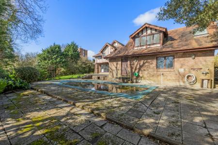 5 bedroom Detached house for sale in Groves Avenue, Langland, Swansea, SA3