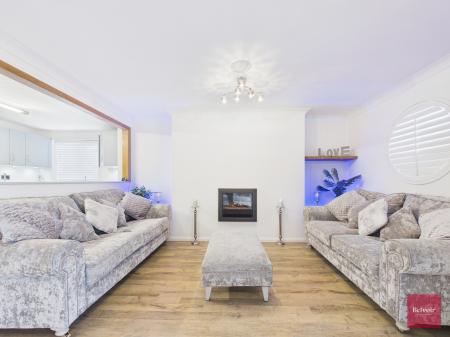 3 bedroom Flat to let in Nautilus House, Goose Island, Maritime Quarter, Swansea, SA1