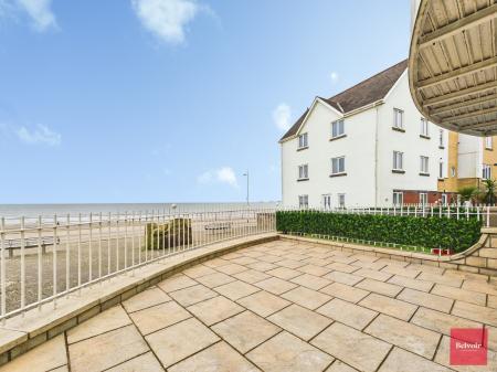3 bedroom Flat to let in Nautilus House, Goose Island, Maritime Quarter, Swansea, SA1