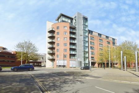 2 bedroom Flat for sale in Princess Way, Swansea, SA1