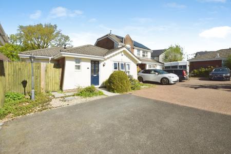 2 bedroom Bungalow for sale in Chapel Road, Swansea, SA4