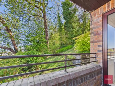 1 bedroom Flat to let in Heath Court, West Cross, Swansea, SA3