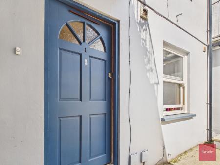 1 bedroom Flat to let in Irvine Court, Mumbles, Swansea, SA3
