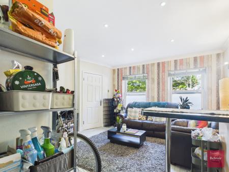 1 bedroom Flat to let in Irvine Court, Mumbles, Swansea, SA3