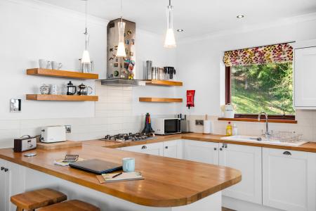 1 bedroom Flat to let in Heath Court, West Cross, Swansea, SA3