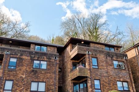 1 bedroom Flat to let in Heath Court, West Cross, Swansea, SA3