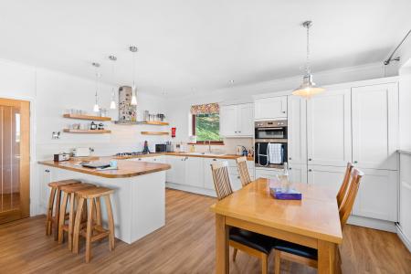 1 bedroom Flat to let in Heath Court, West Cross, Swansea, SA3