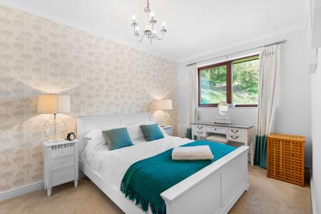 1 bedroom Flat to let in Heath Court, West Cross, Swansea, SA3