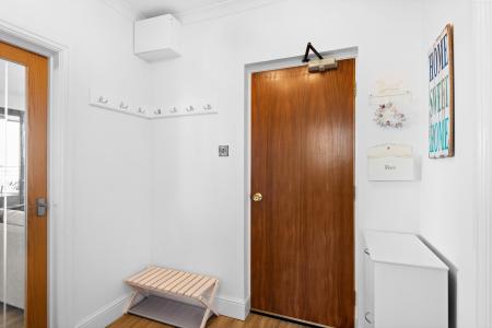 1 bedroom Flat to let in Heath Court, West Cross, Swansea, SA3