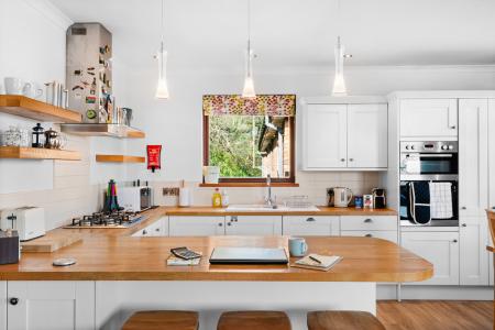 1 bedroom Flat to let in Heath Court, West Cross, Swansea, SA3