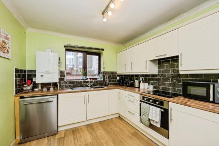 2 bedroom Flat for sale in Sarlou Court, Swansea, SA2