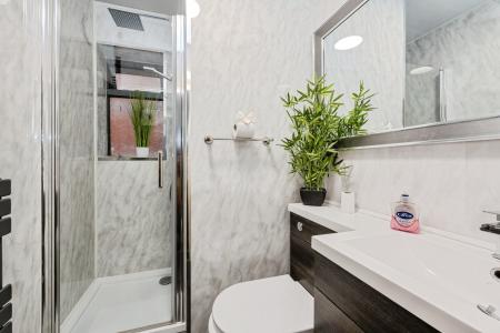 2 bedroom Flat for sale in Sarlou Court, Swansea, SA2