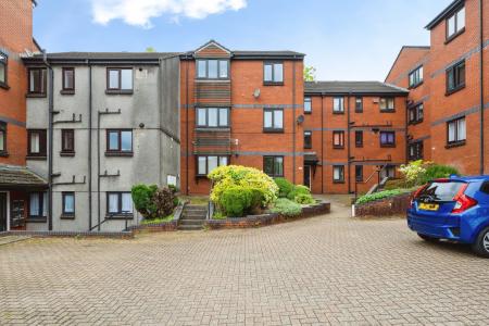 2 bedroom Flat for sale in Sarlou Court, Swansea, SA2
