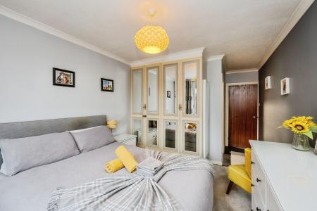 2 bedroom Flat for sale in Sarlou Court, Swansea, SA2