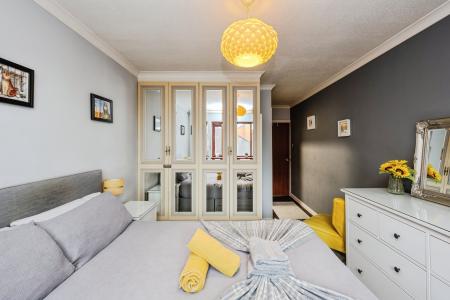 2 bedroom Flat for sale in Sarlou Court, Swansea, SA2
