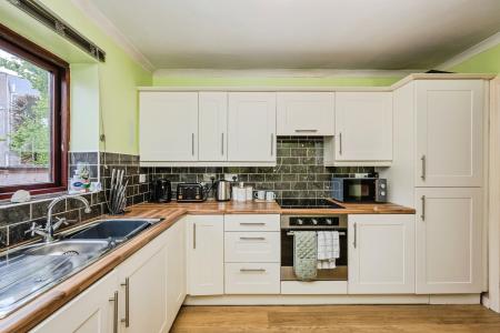 2 bedroom Flat for sale in Sarlou Court, Swansea, SA2