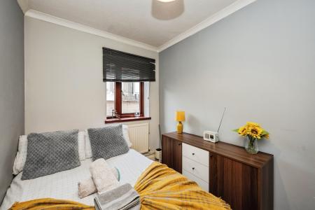 2 bedroom Flat for sale in Sarlou Court, Swansea, SA2